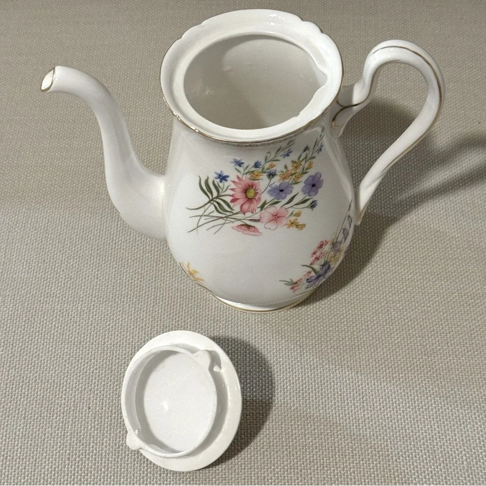 Wild Flowers 13686 (Gainsborough) by SHELLEY ENGLAND Tea- Coffee Pot